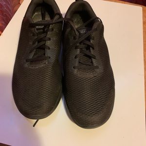 Sketchers men’s shoe size 10WW. very light weight a great walking shoe.